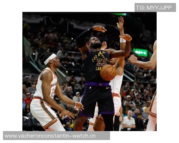 马刺队大胜湖人，取得三连胜